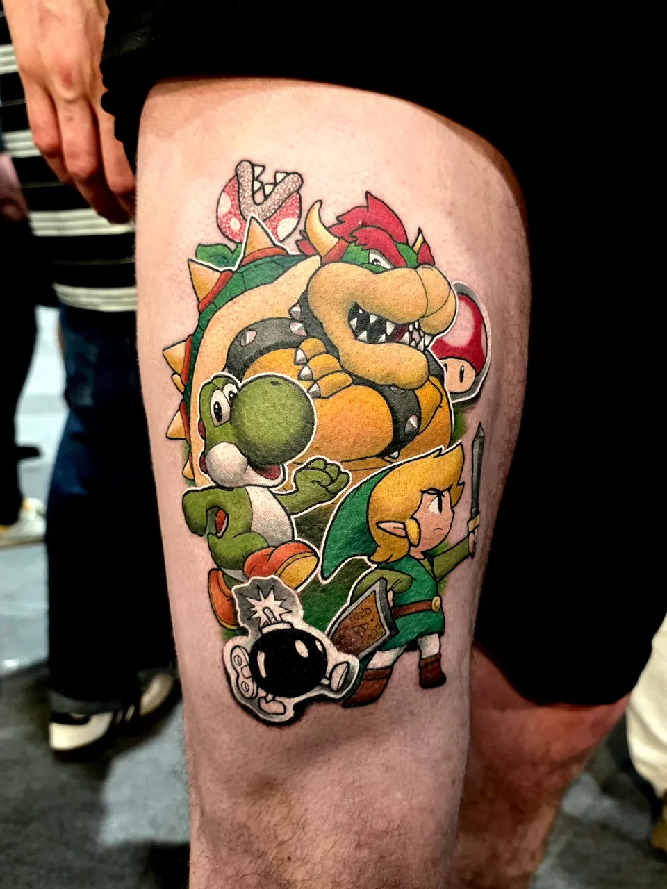 Bowser, Yoshi et Link réunis dans un tatouage couleur sur la cuisse